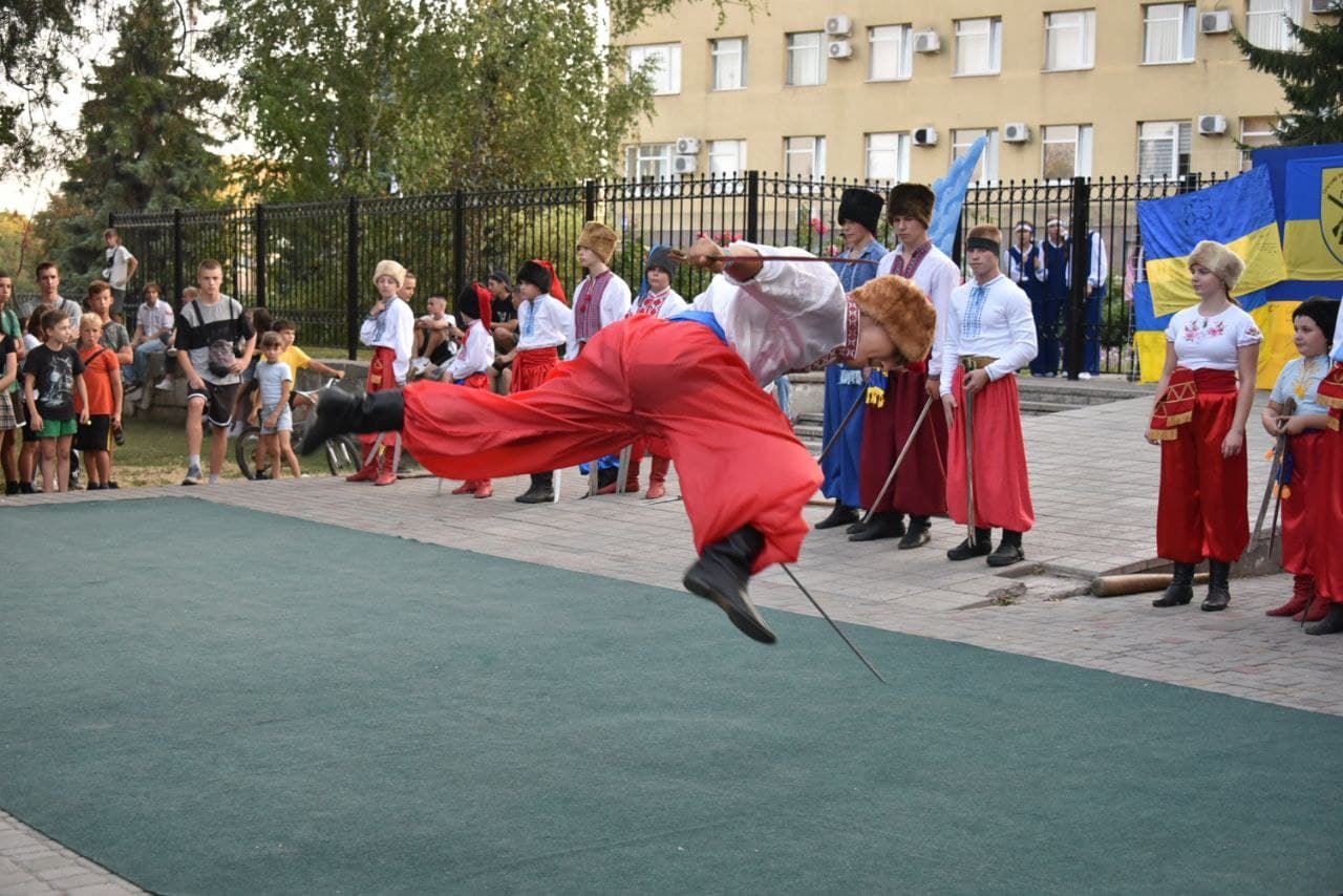 •	Гурт козацької майстерності «Булат»
