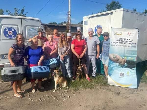 🐈🐕‍🦺У рамках роботи перевізного пункту стерилізації проведено оперативне втручання для 250 котів та собак Натинської громади що на Красноградщині Харківській області. ✅Першочергового стерилізували безпритульних тварин, домашніх, яких підібрали на вулиці, а також тварин, власниками яких є вразливі групи населення (пенсіонери, ВПО, особи з інвалідністю, фінансовими труднощами, тощо).   ✅Крім цього лікарями пункту надавалася допомога й рекомендації власникам домашніх тварин з будь-яких питань, що стосувалися здоров'я та догляду за їх улюбленцями. 🤝  ☝️Плануємо продовжувати співпрацю  у заданому напрямку з  громадською організацією "Волонтерська ініціатива бачити сердцем" ✅Бо як бачимо, таке співробітництво дає хороший результат💚.  ❗Ми відповідаємо за тих, кого приручили🤗. Пам'ятаймо це!